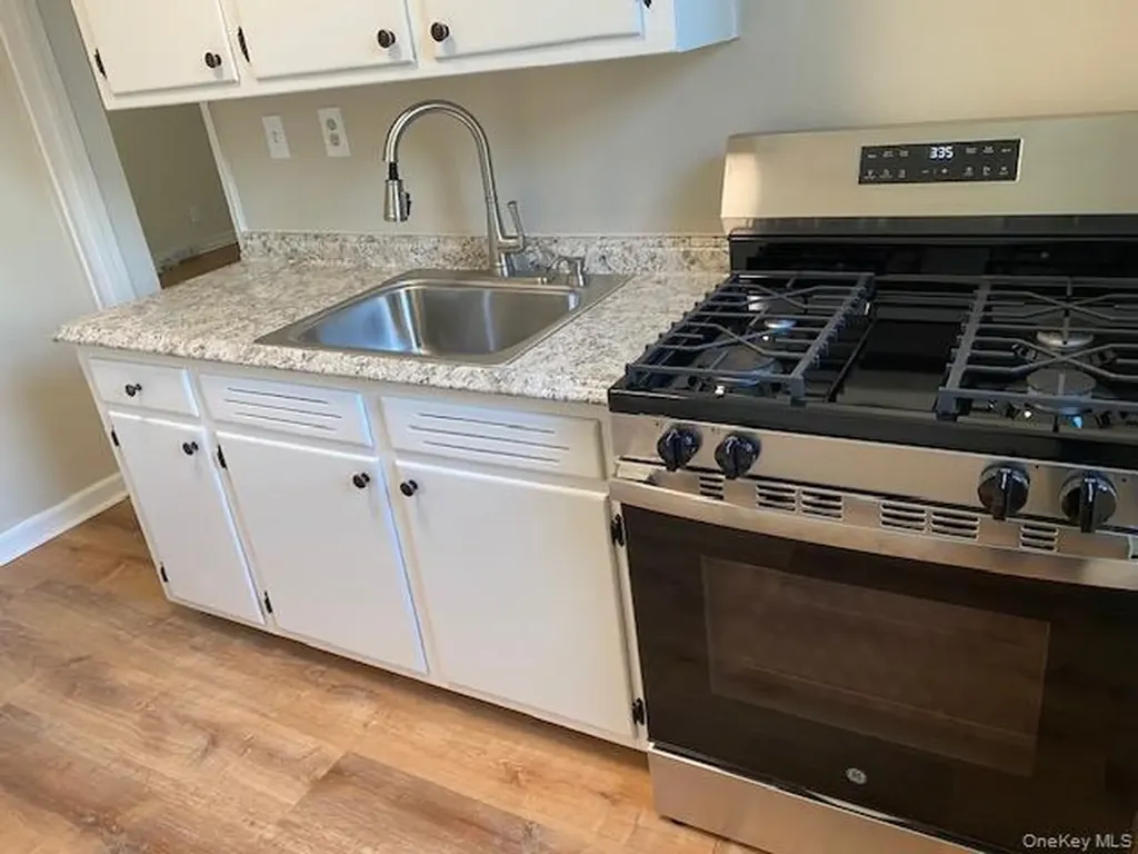 263-06 73rd Avenue Glen Oaks NY 11004