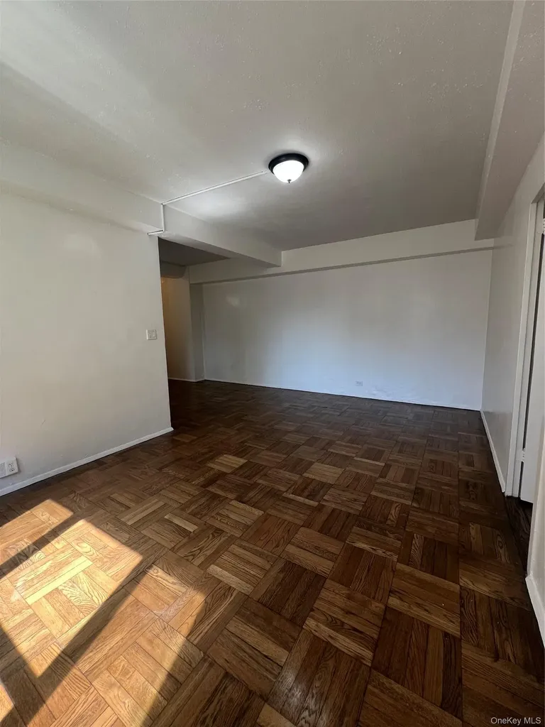1503 Metropolitan Bronx NY 10462