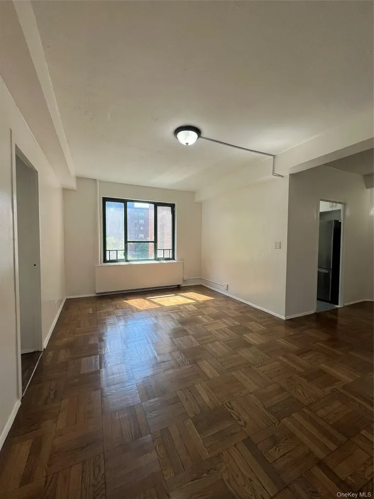 1503 Metropolitan Bronx NY 10462