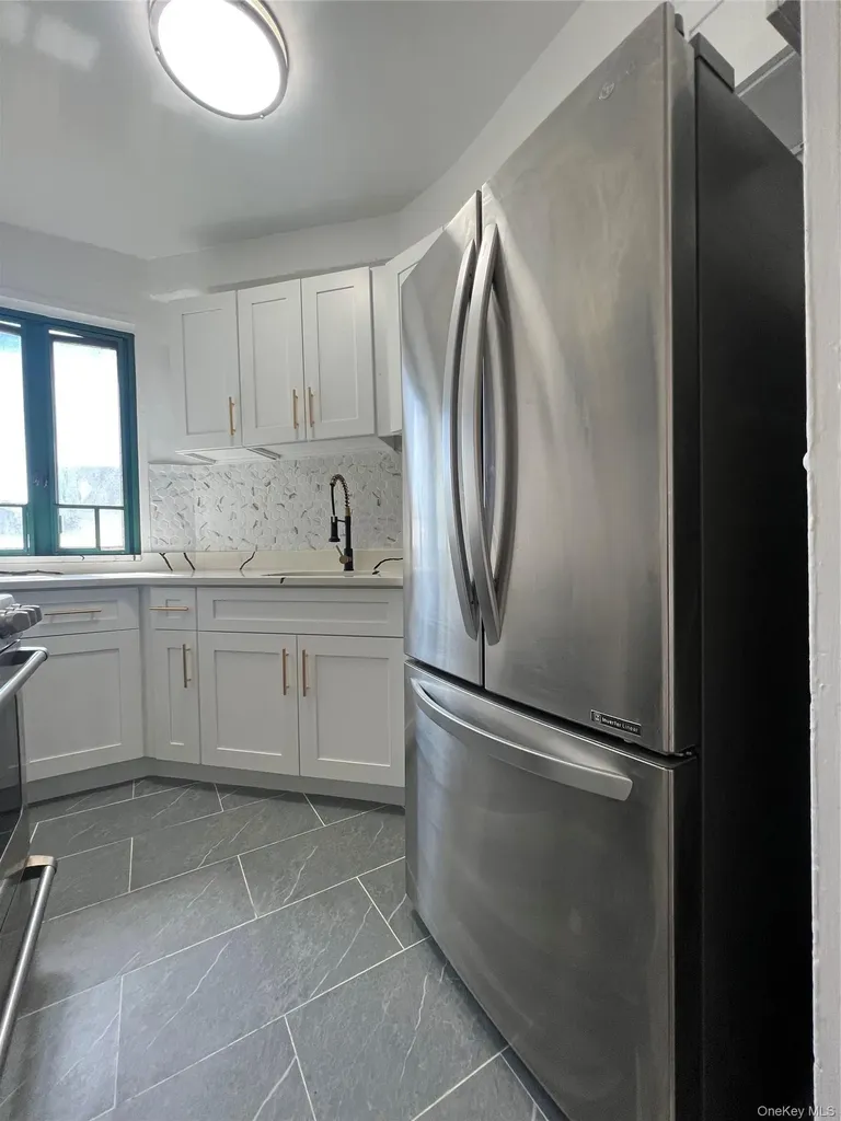 1503 Metropolitan Bronx NY 10462