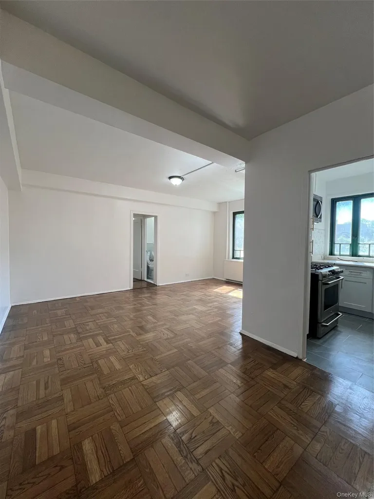 1503 Metropolitan Bronx NY 10462