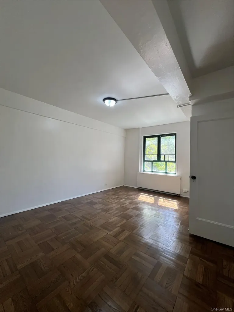 1503 Metropolitan Bronx NY 10462