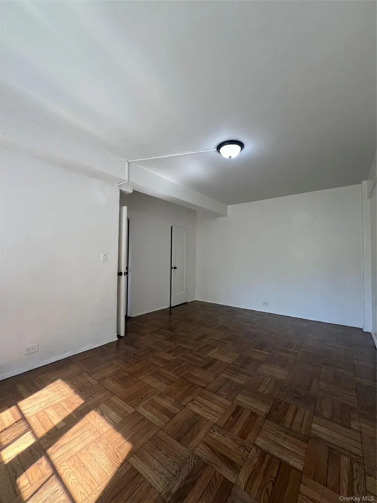 1503 Metropolitan Bronx NY 10462