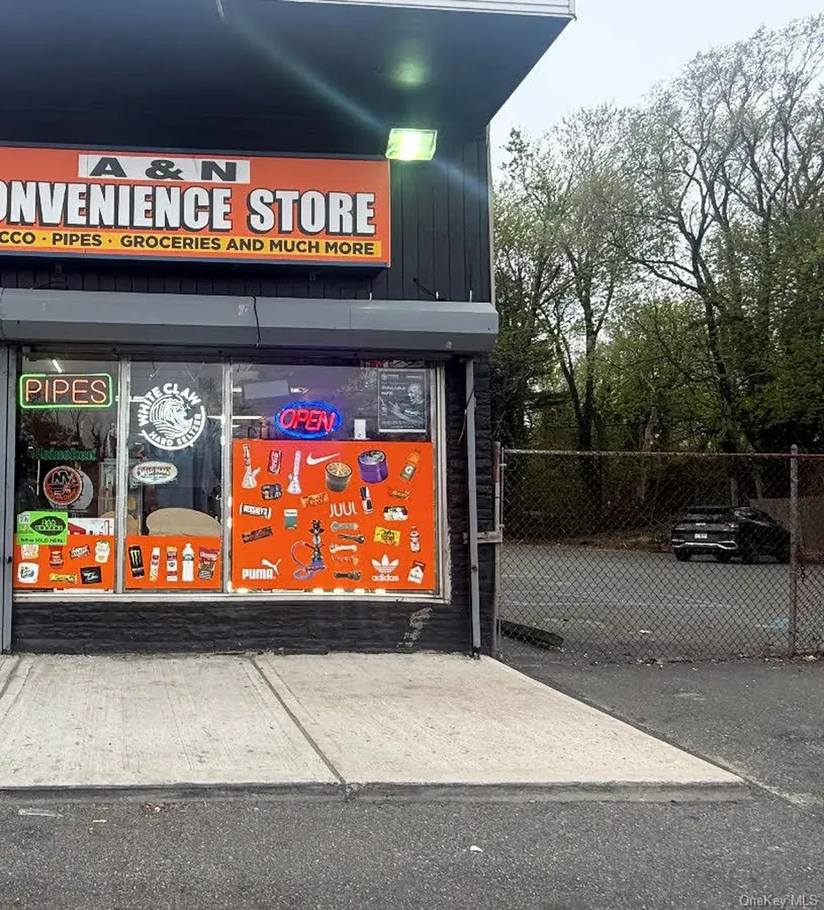 614 Sunrise Highway West Babylon NY 11704