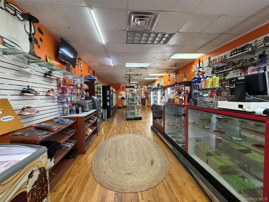 614 Sunrise Highway West Babylon NY 11704