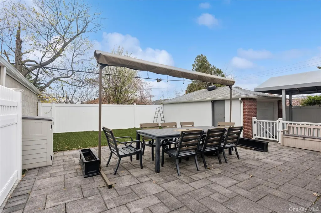 26257 60th Road Little Neck NY 11362
