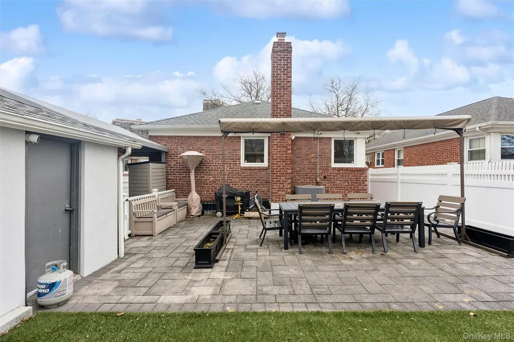 26257 60th Road Little Neck NY 11362