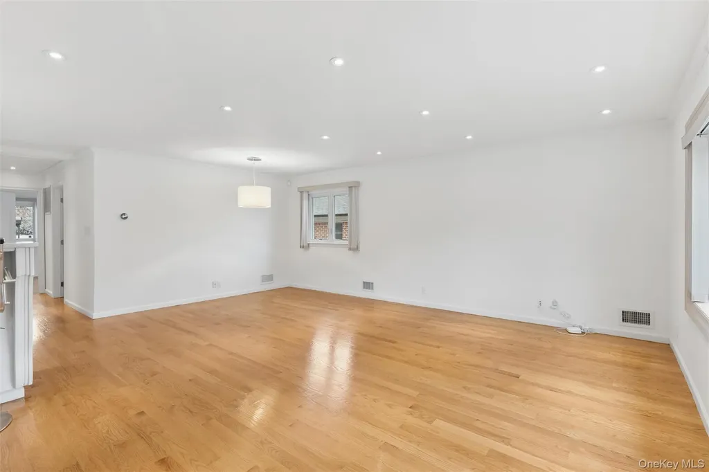 26257 60th Road Little Neck NY 11362