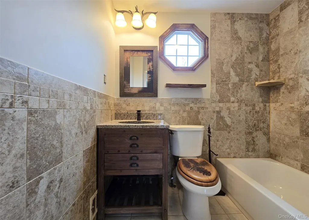 7 Peacock Path Coram NY 11727