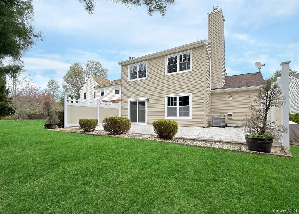 7 Peacock Path Coram NY 11727