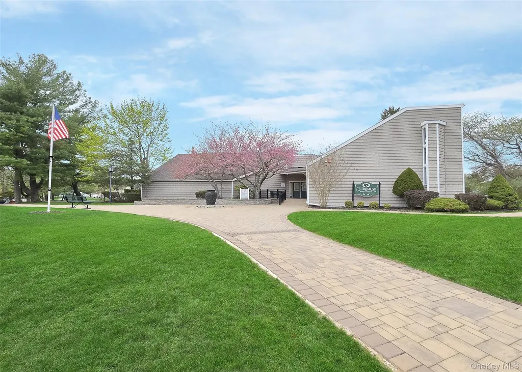 7 Peacock Path Coram NY 11727