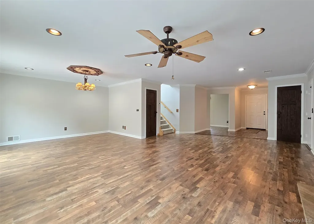 7 Peacock Path Coram NY 11727