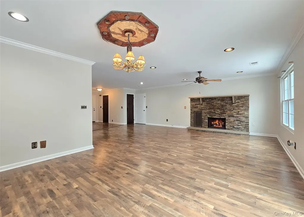 7 Peacock Path Coram NY 11727