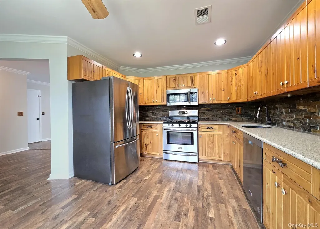7 Peacock Path Coram NY 11727