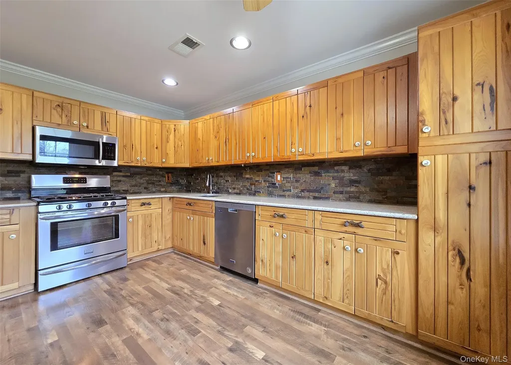 7 Peacock Path Coram NY 11727