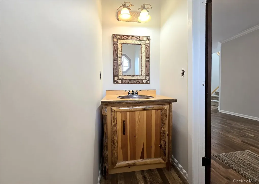 7 Peacock Path Coram NY 11727