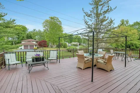 6 Gage Court Tappan NY 10983