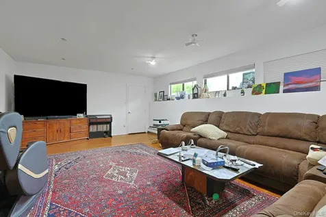 6 Gage Court Tappan NY 10983