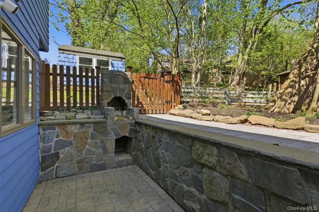 71 Hollow Road Stony Brook NY 11790