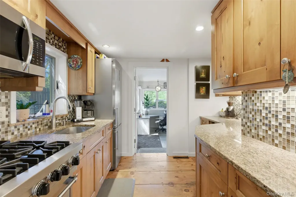 71 Hollow Road Stony Brook NY 11790