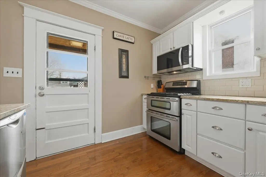 36 Pine Street Islip NY 11751