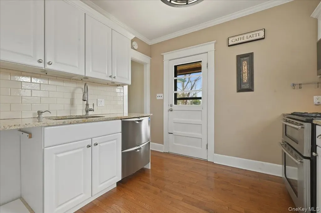 36 Pine Street Islip NY 11751