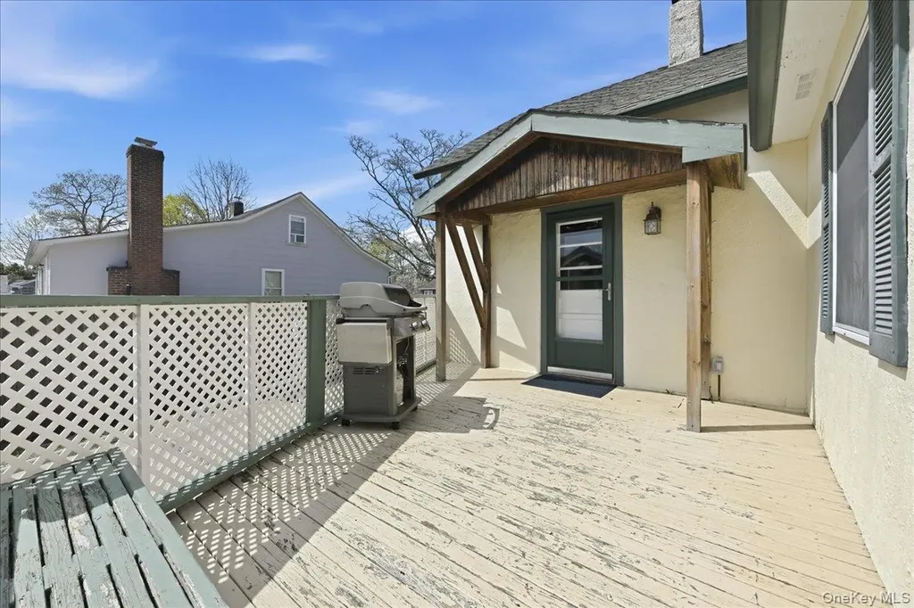 36 Pine Street Islip NY 11751