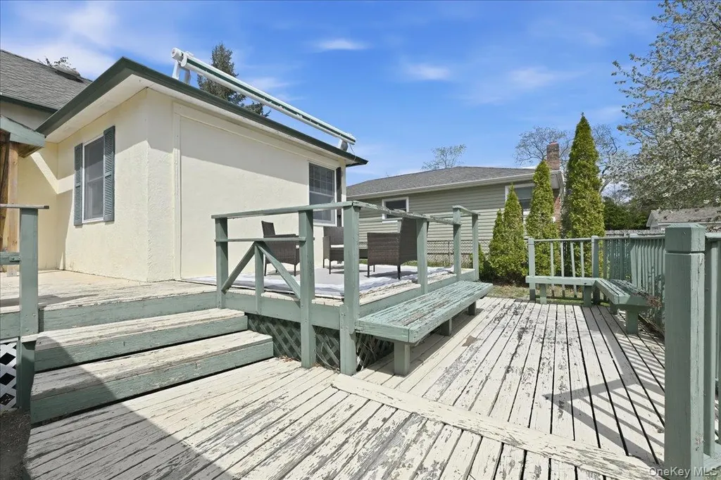 36 Pine Street Islip NY 11751