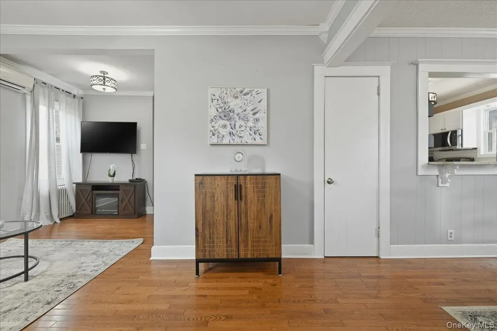 36 Pine Street Islip NY 11751