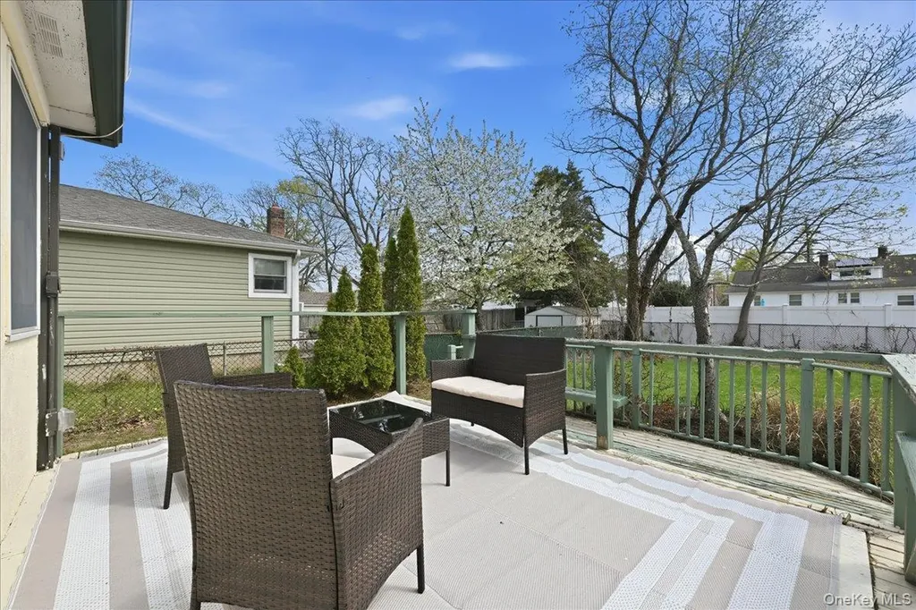 36 Pine Street Islip NY 11751