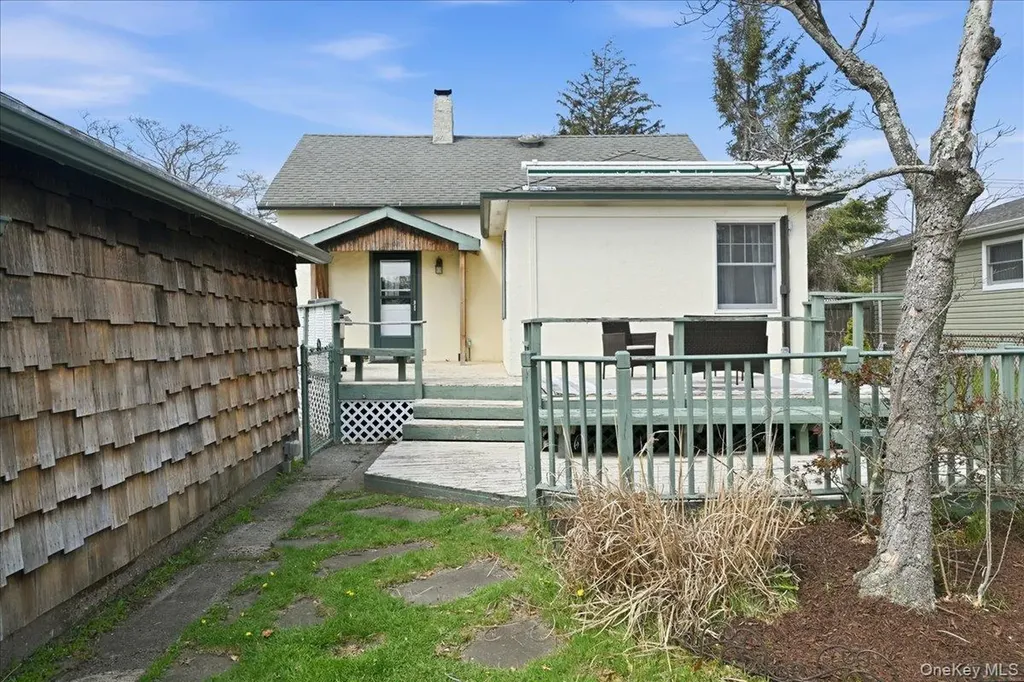 36 Pine Street Islip NY 11751