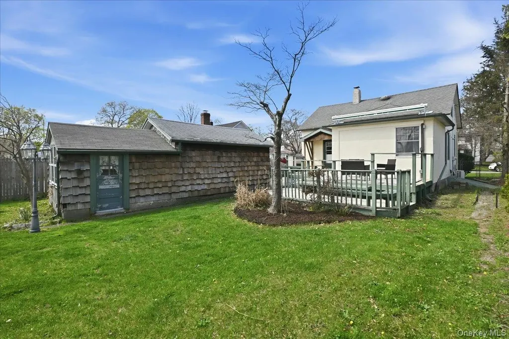 36 Pine Street Islip NY 11751