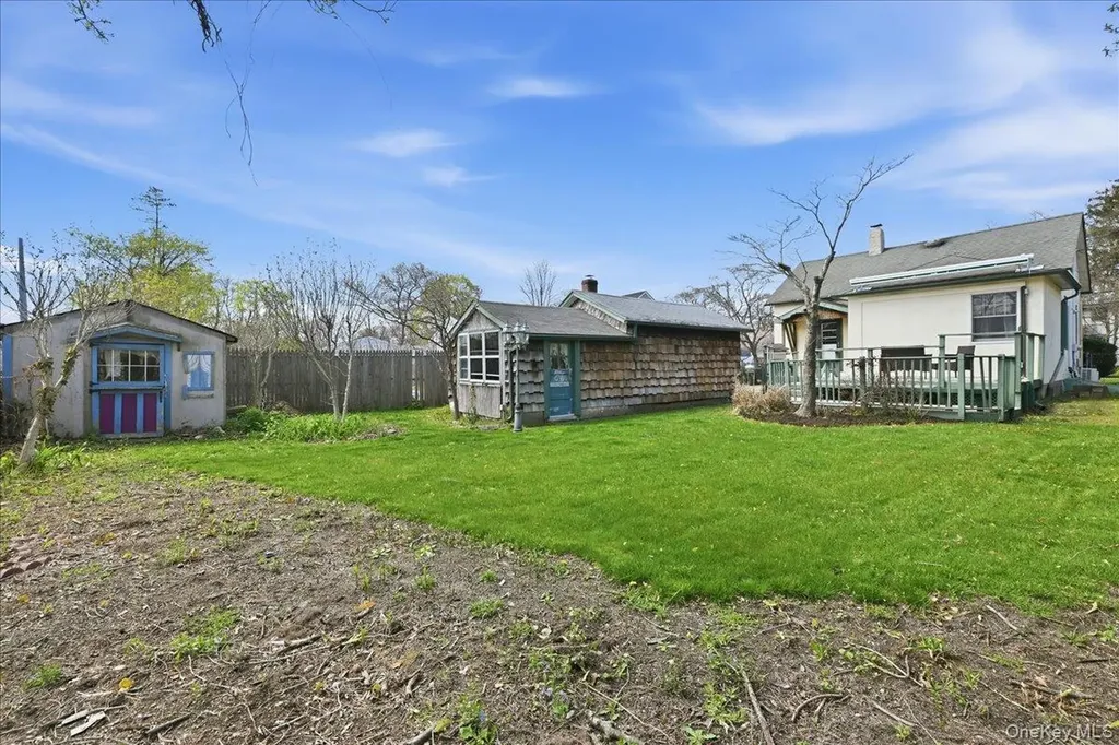 36 Pine Street Islip NY 11751