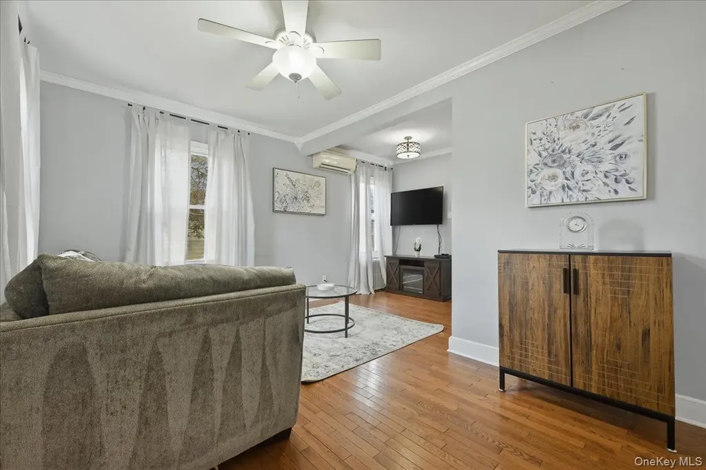 36 Pine Street Islip NY 11751