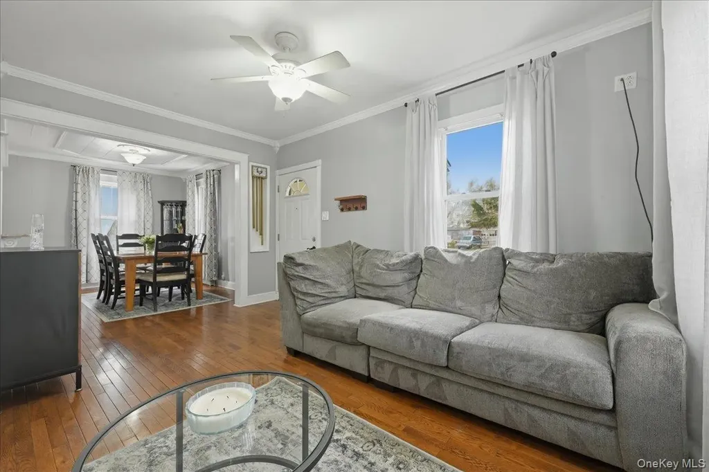 36 Pine Street Islip NY 11751