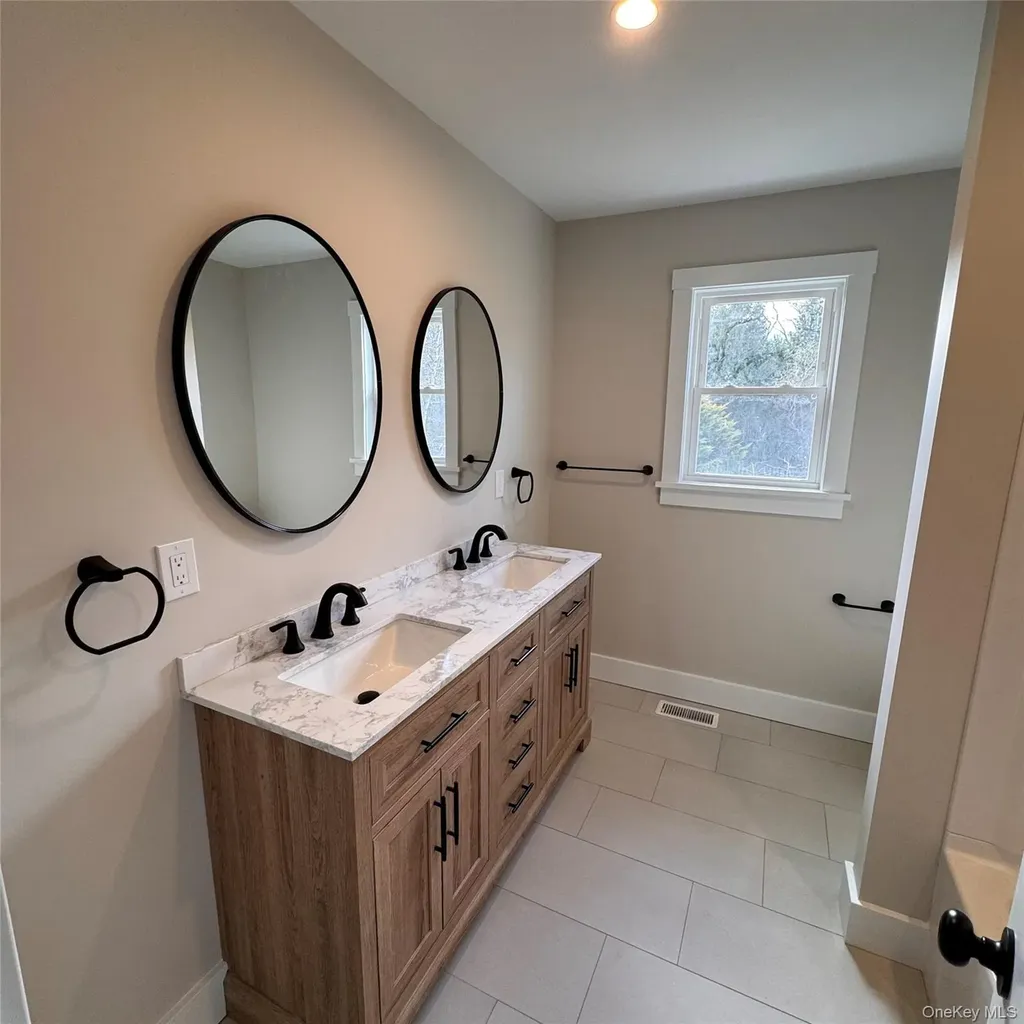 91 17th Street Wading River NY 11792