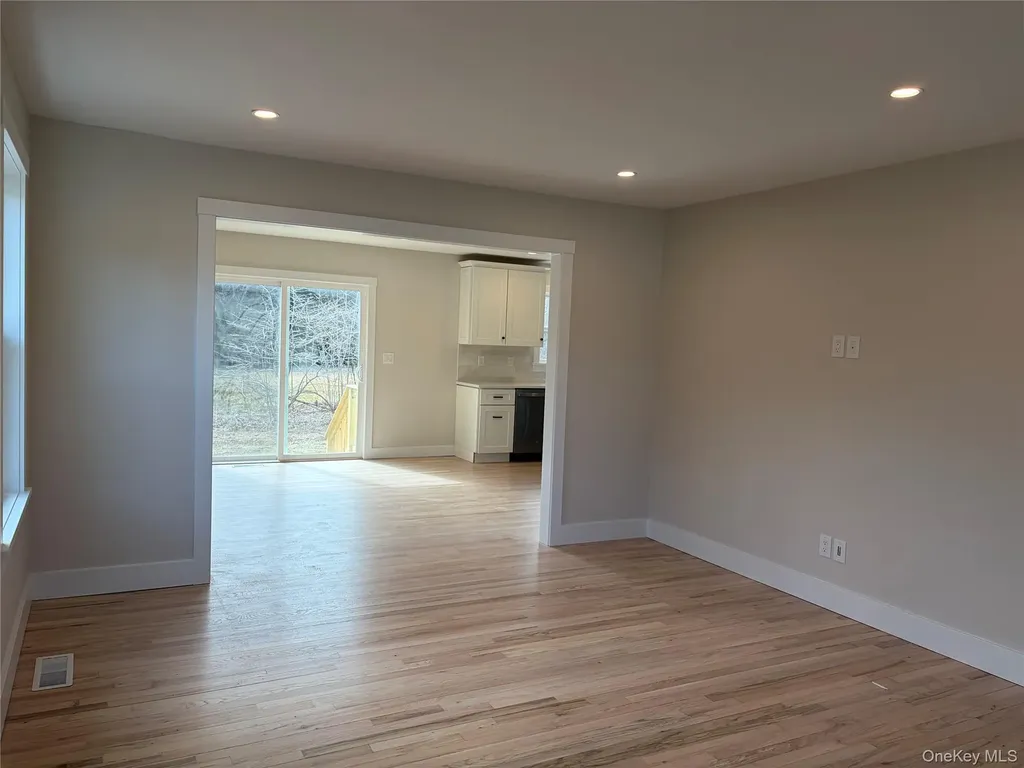 91 17th Street Wading River NY 11792