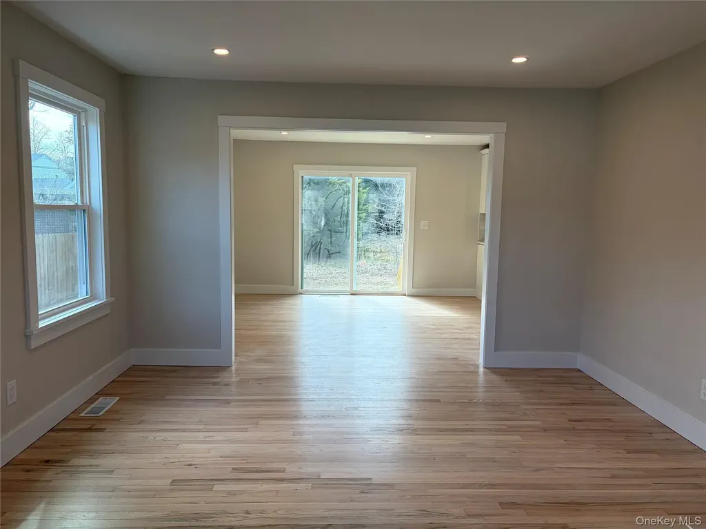 91 17th Street Wading River NY 11792