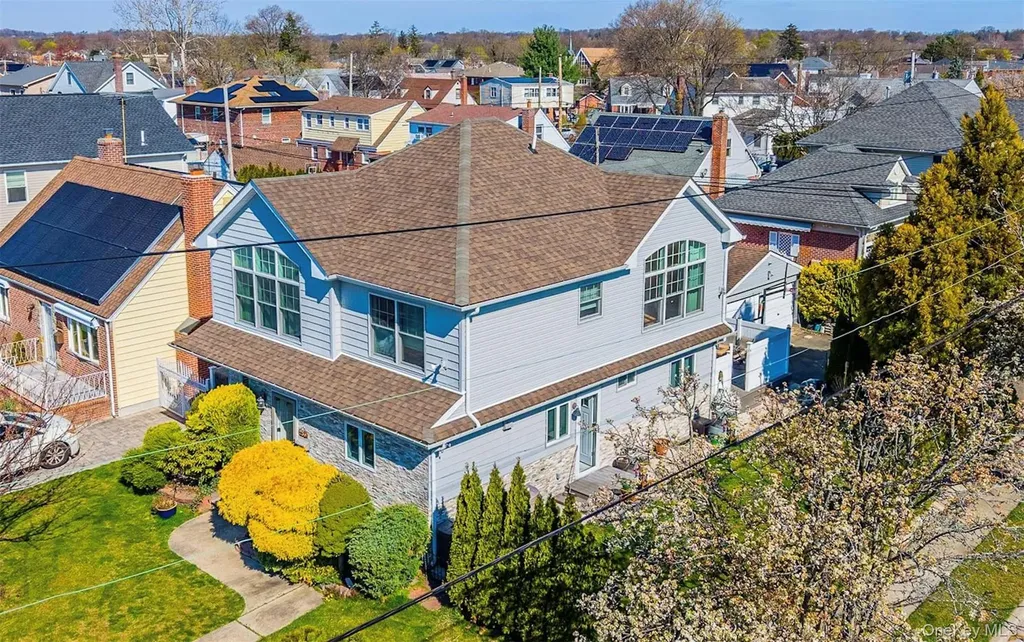 253 Devonshire Drive New Hyde Park NY 11040