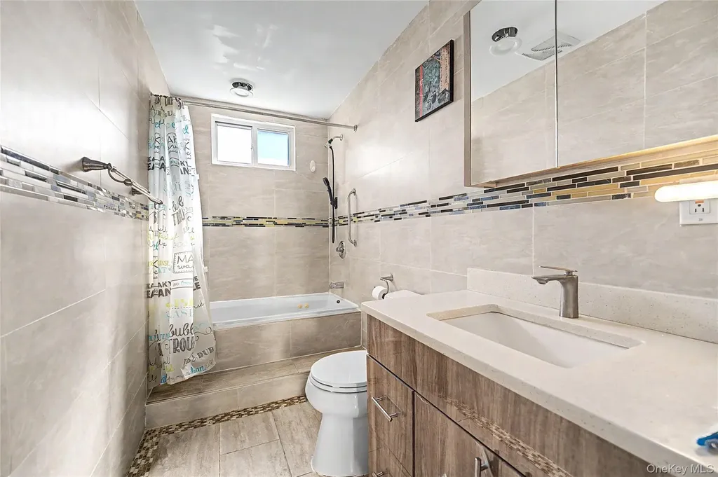 253 Devonshire Drive New Hyde Park NY 11040