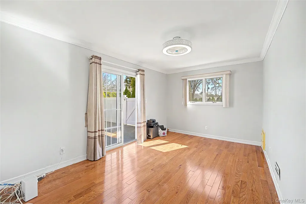 253 Devonshire Drive New Hyde Park NY 11040