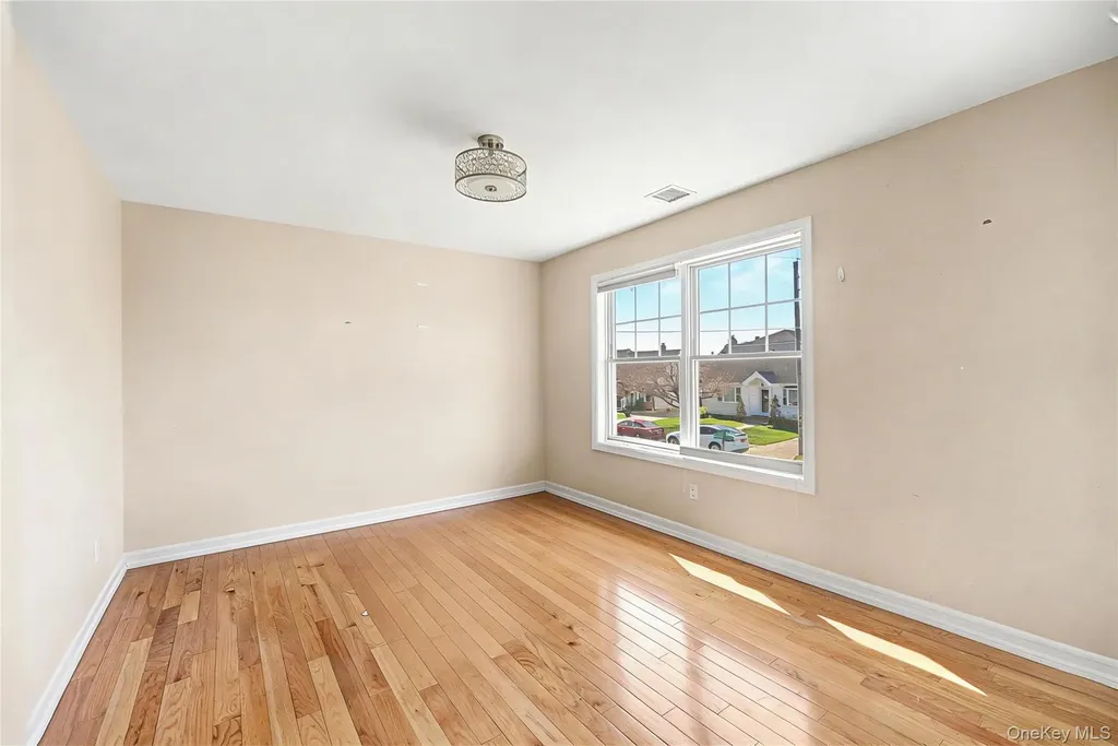 253 Devonshire Drive New Hyde Park NY 11040