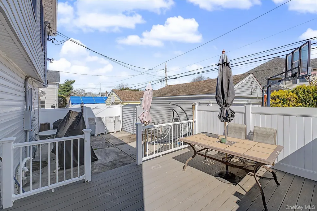 253 Devonshire Drive New Hyde Park NY 11040