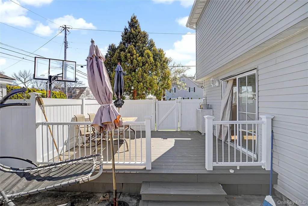 253 Devonshire Drive New Hyde Park NY 11040