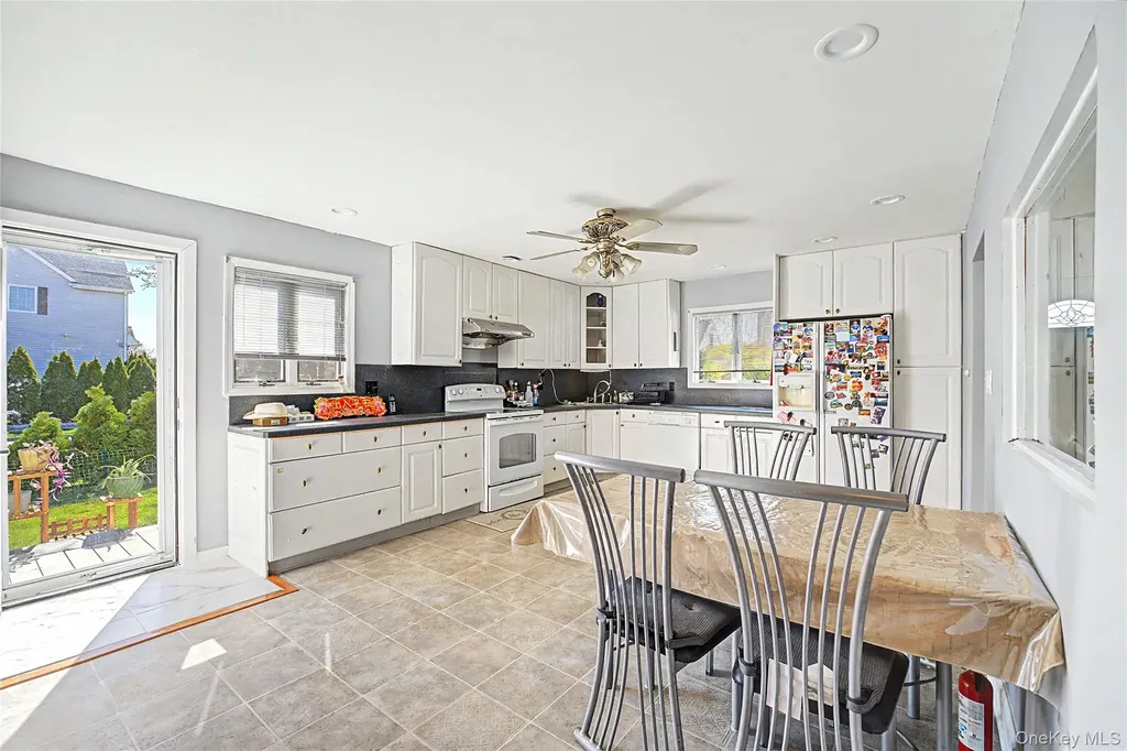 253 Devonshire Drive New Hyde Park NY 11040
