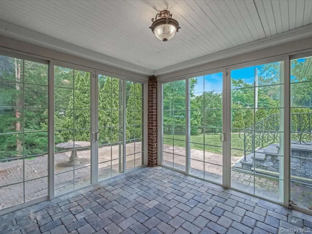 44 Arbor Place Glen Cove NY 11542