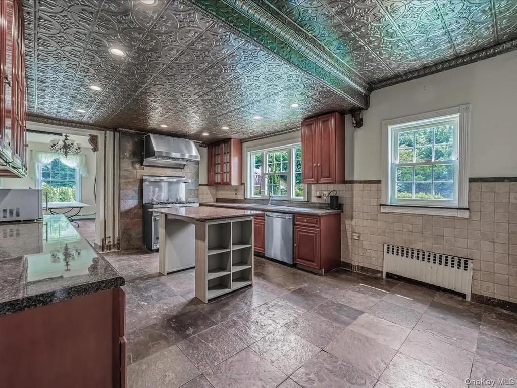 44 Arbor Place Glen Cove NY 11542