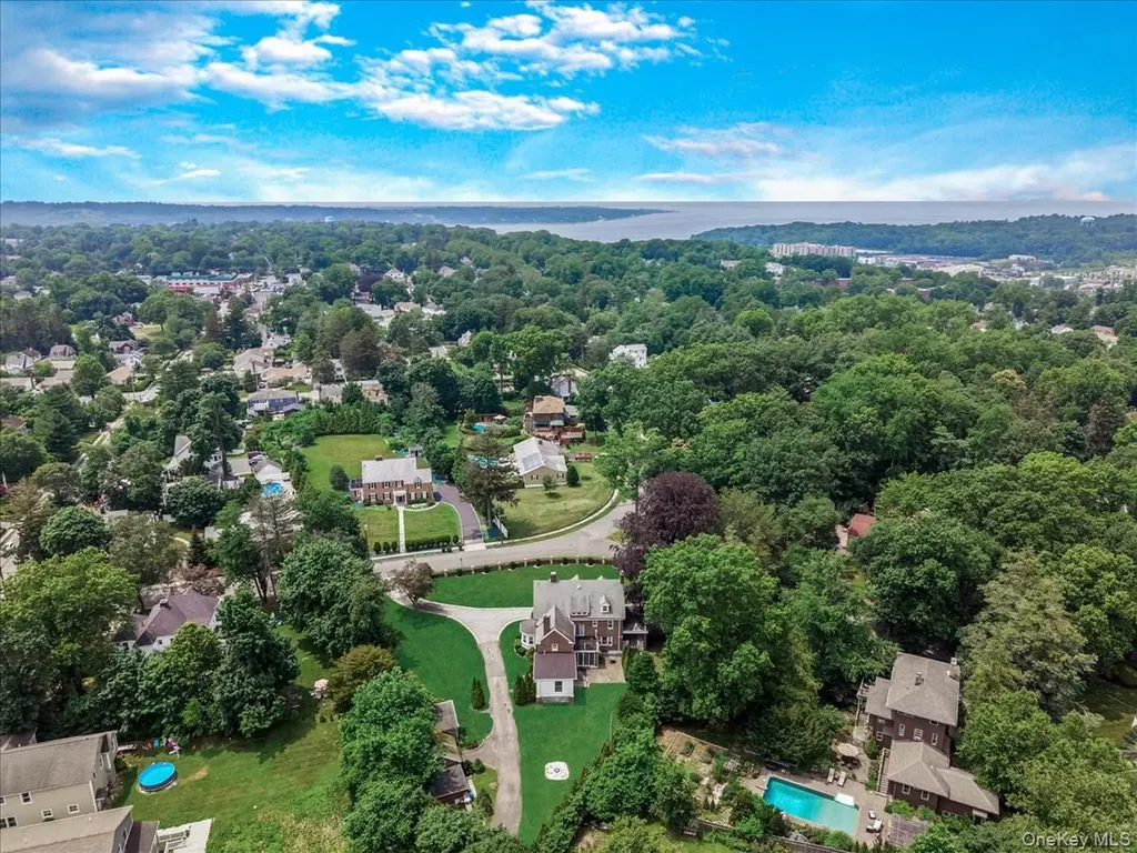 44 Arbor Place Glen Cove NY 11542