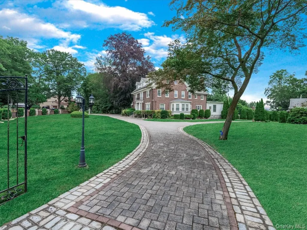 44 Arbor Place Glen Cove NY 11542