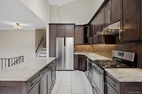 6933 Little Neck Parkway Glen Oaks NY 11004